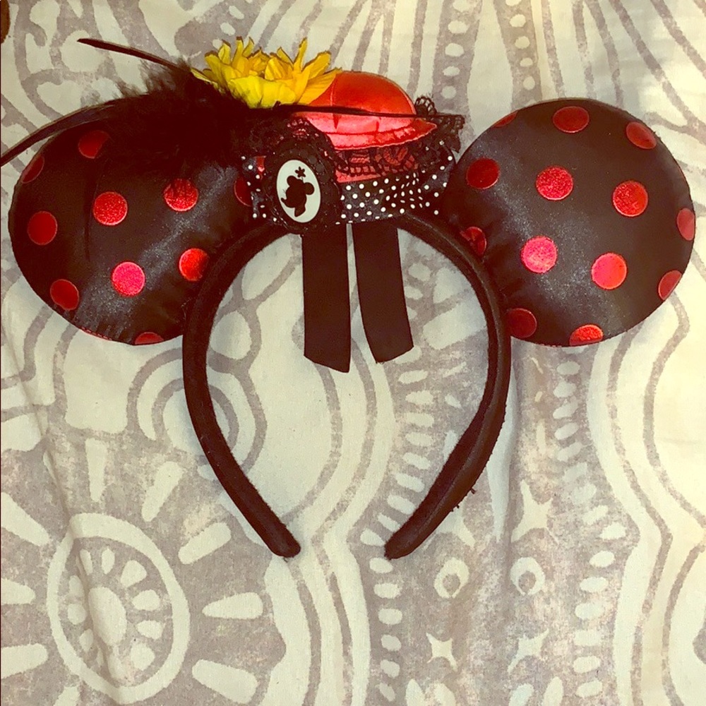 Minnie Mouse ears